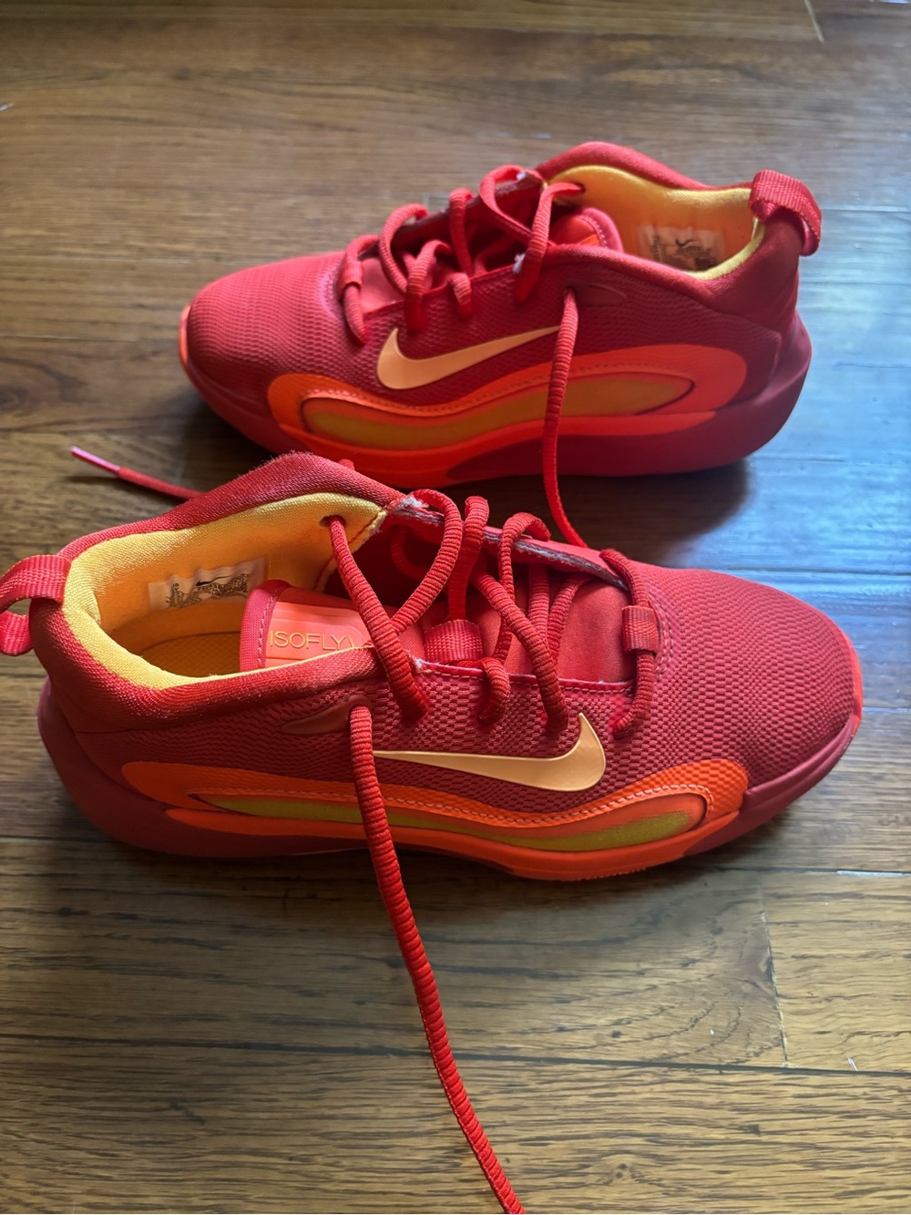 Like New! Nike IsoFly Kids Basketball Sneakers in Orange. Size 3Y.